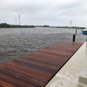 Drijvend-terras-hardhout-aanlegplaats-havenonderdelen-Walcon-marine
