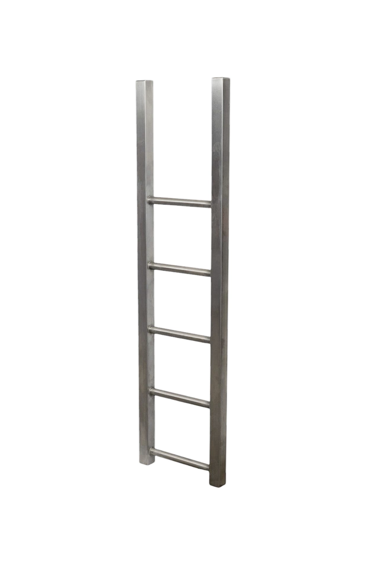 Zijaanzicht van een RVS veiligheidsladder, ideaal voor veilige watertoegang bij steigers en vlonders.