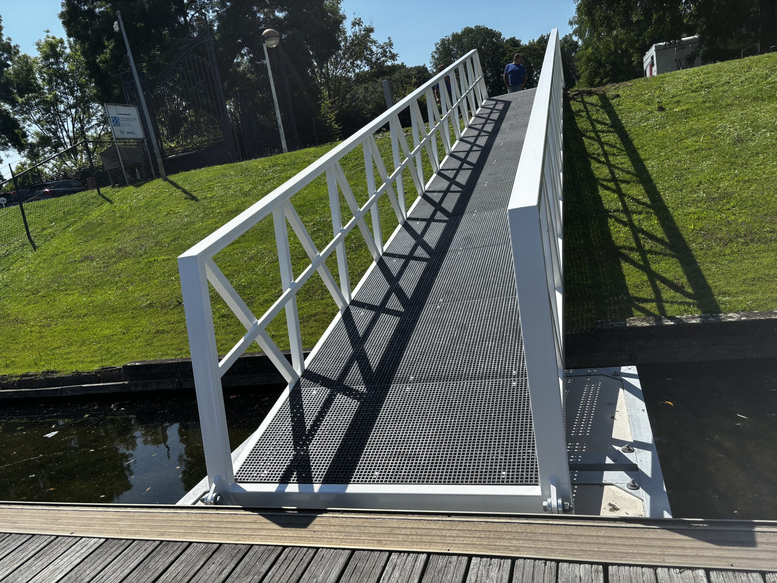 Hafenspezialist-Stahlsteg-Gangway-Eigenproduktion