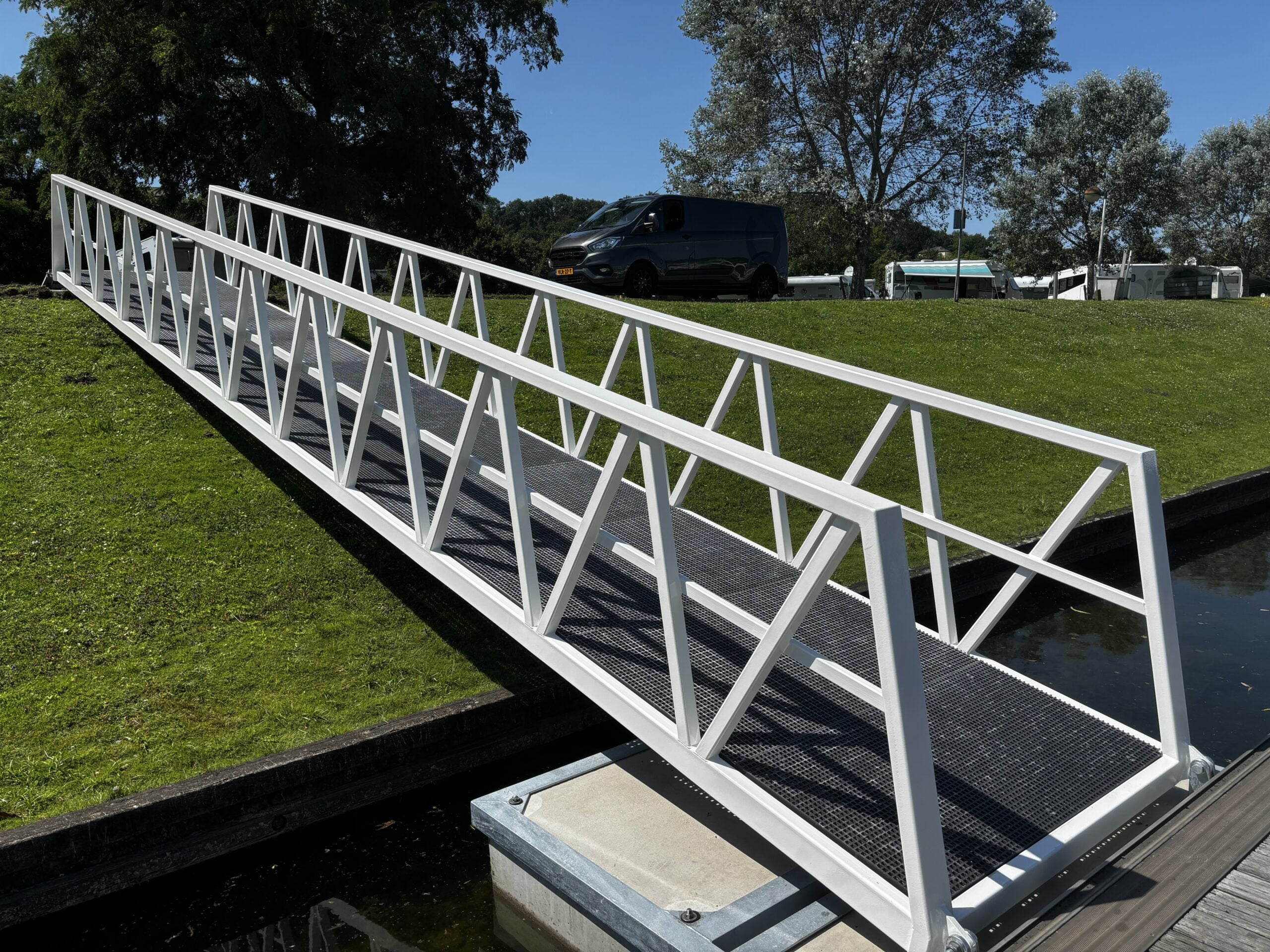 Hafenspezialist-Stahlsteg-Gangway-Eigenproduktion
