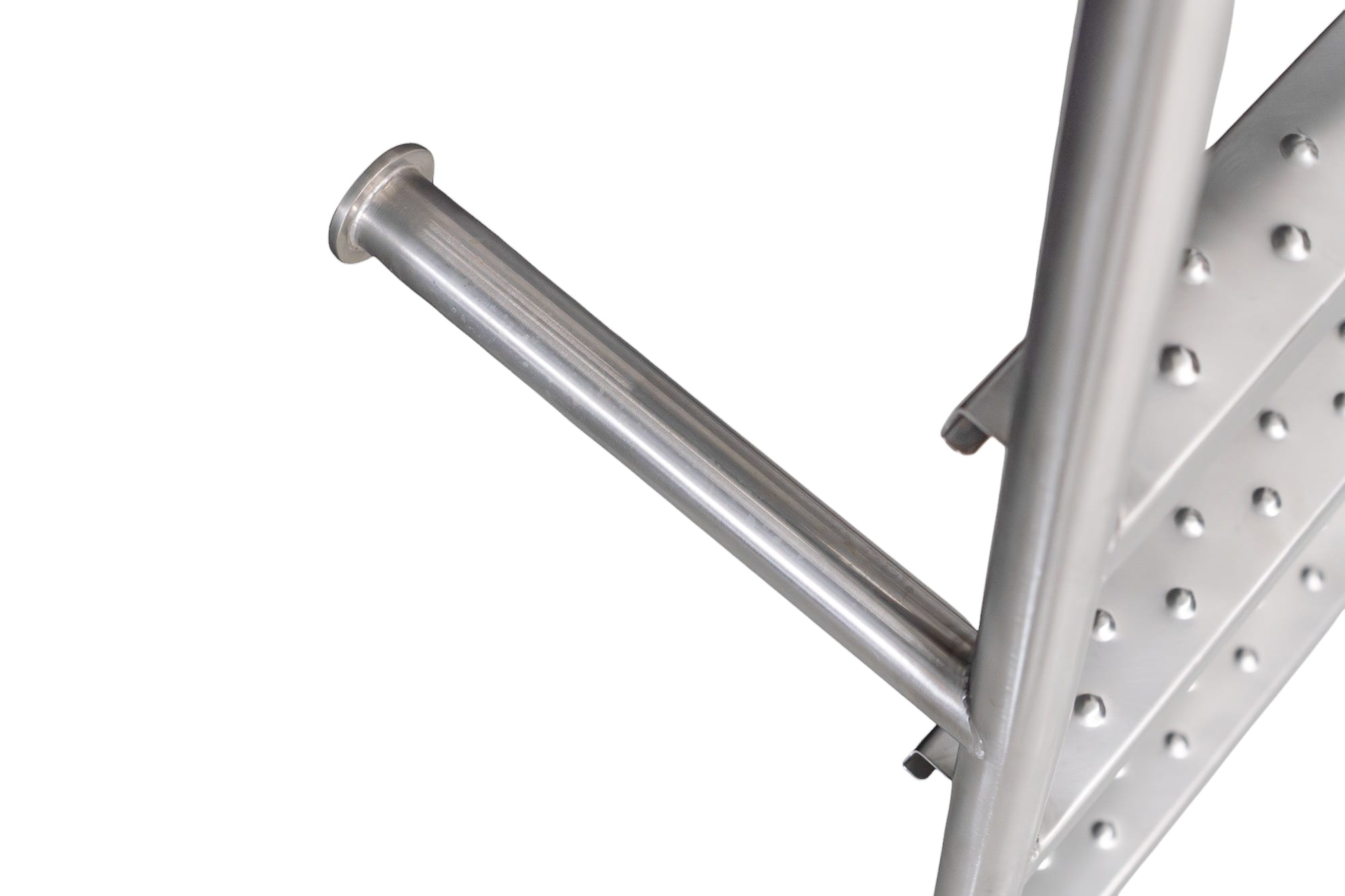 Detailweergave van de steunbuis en antisliptreden van een roestvrijstalen zwemtrap.