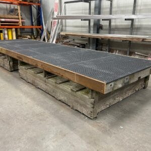 Used wooden scaffolding parts with GEVEKA plastic grating – diagonal view
