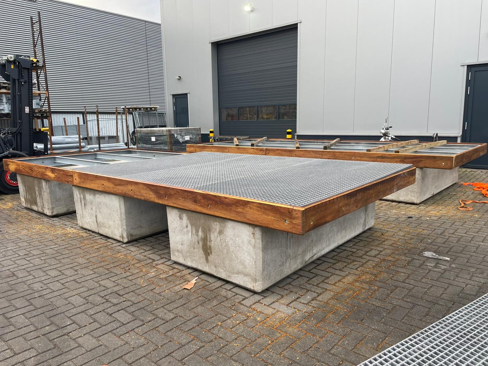  Drijvende steigers – 2 stalen frames 6,1m1 x 2,5m1