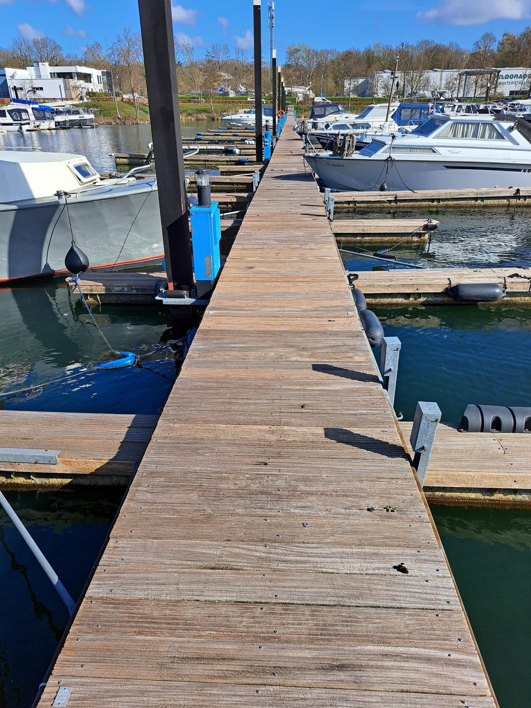  Gebruikte drijvende hoofdsteiger delen voorzien van hardhouten dekdelen