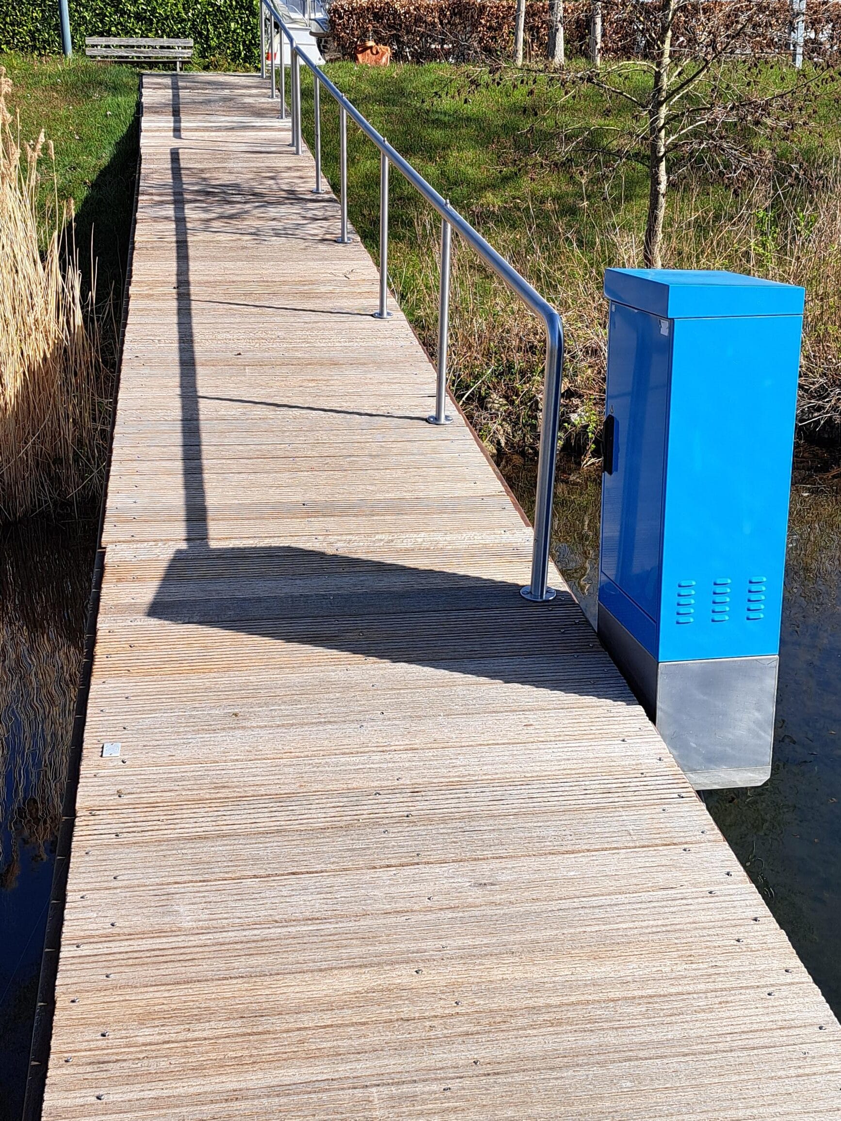  Gebruikte drijvende hoofdsteiger delen voorzien van hardhouten dekdelen