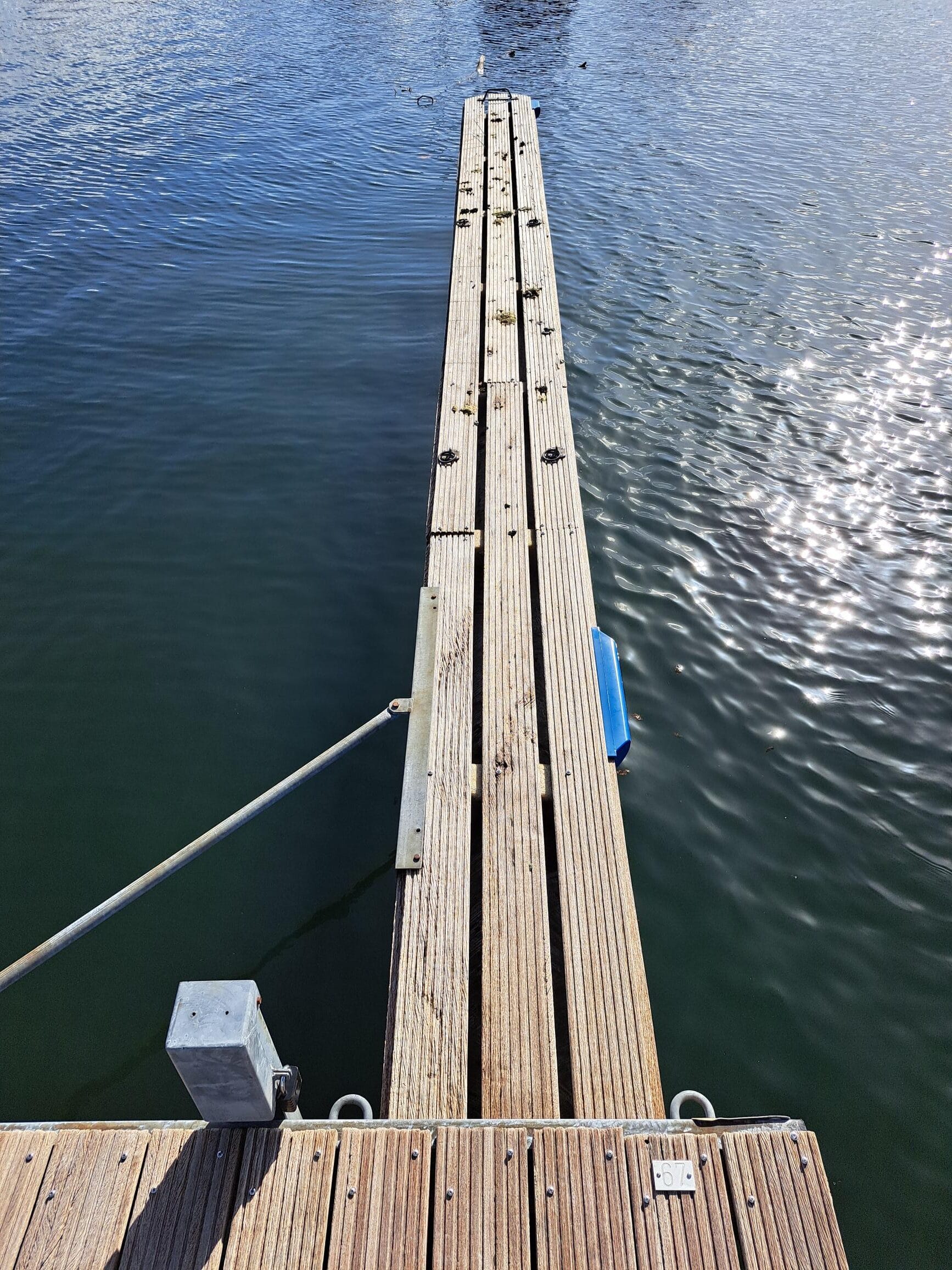  Gebruikte drijvende vingerpieren voorzien van hardhouten dekdelen